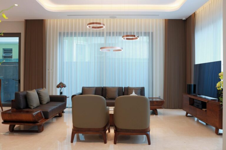 Elegant modern living room with minimalist furniture and soft lighting.